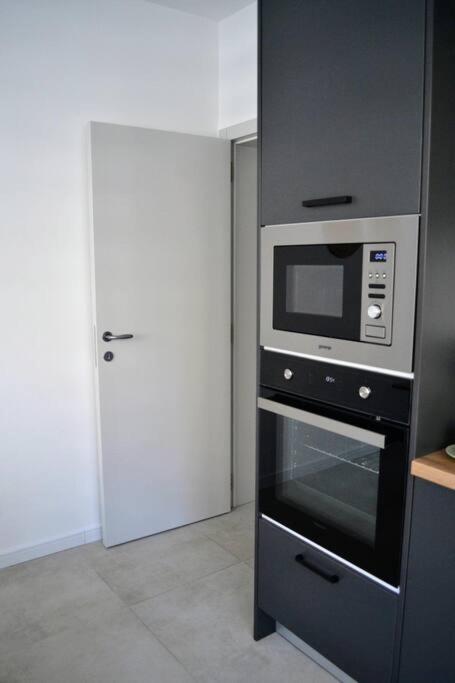Modern City Center 2 Bedroom Apartment Sofia Exterior foto