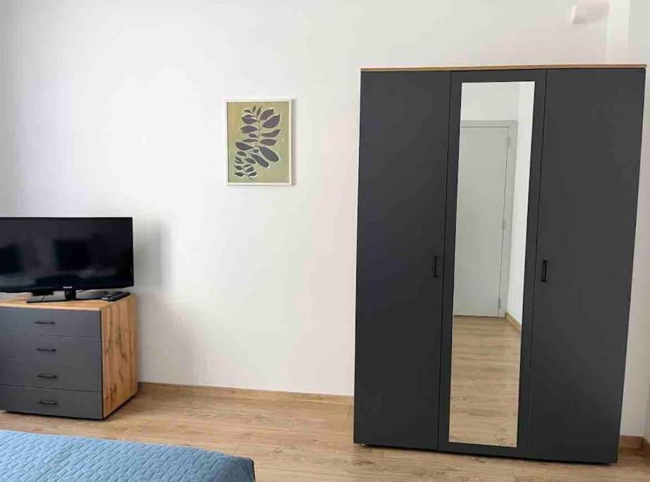 Modern City Center 2 Bedroom Apartment Sofia Exterior foto